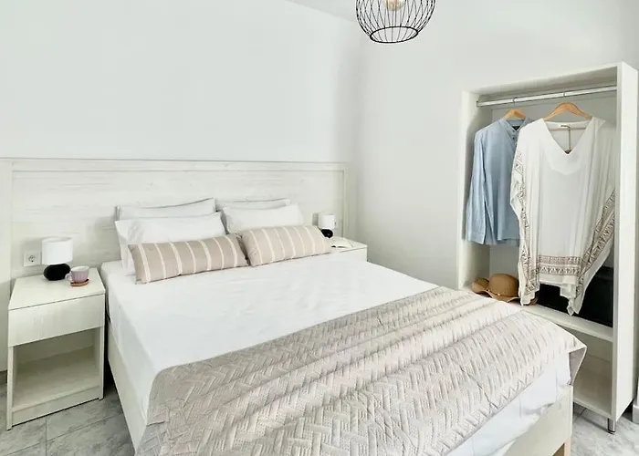Sunny Apt At Regina Apartments